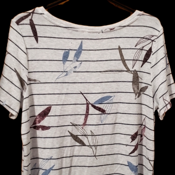 Reitmans Floral Shirt - Picture 3 of 4